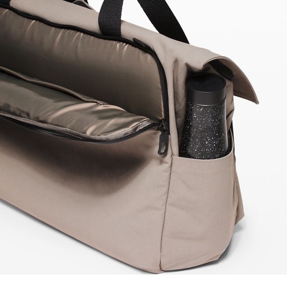 Lululemon Early Embark Duffel / 27 L - Picture 3 of 15